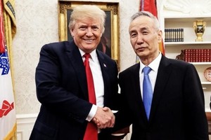 Tổng thống Mỹ Trump gặp Phó thủ tướng Trung Quốc Lưu Hạc tại Washington ngày 17/5. Ảnh: Twitter.