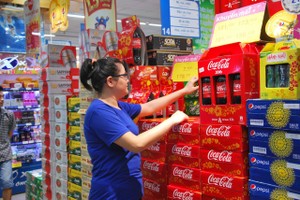 Bộ Tài chính dự kiến tăng thuế nước ngọt nhưng Hiệp hội Mía đường phản đối mạnh mẽ (Ảnh minh họa/DDDN)