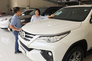 Các mẫu xe cũ Fortuner 2.4G 4x2 MT đã qua sử dụng hiện có giá bán cao hơn giá xe mới niêm yết 50-60 triệu đồng. Ảnh: CTV