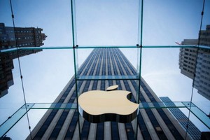 Apple đã năm thứ 8 đứng đầu bảng xếp hạng thương hiệu đắt giá nhất hành tinh của Forbes. Ảnh: AFP.