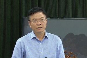 Thừa nhận hạn chế yếu kém, Bộ trưởng Lê Thành Long đề cập thẳng vào tình trạng xin lùi, xin rút và trình chậm, hồ sơ chưa đầy đủ của một số dự án Luật.