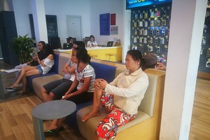 Người dùng lại mệt mỏi đi bổ sung thông tin ngân hàng, bảo hiểm... Như việc bổ sung ảnh chân dung?