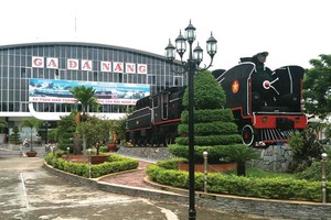 Tình trạng xây dựng trái phép trên vùng quy hoạch có nguy cơ khiến Dự án Di dời ga đường sắt Đà Nẵng phá sản.