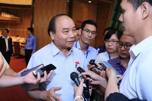 Thủ tướng trả lời phỏng vấn của báo chí về Dự án Luật Đơn vị hành chính- kinh tế đặc biệt/Ảnh: VGP