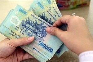 Tăng lương cho cán bộ, công chức từ 1/7/2018 (ảnh minh họa)