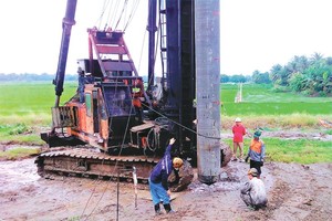 Thi công Gói thầu XL01A, XL07, XL08 Dự án đường cao tốc Trung Lương - Mỹ Thuận.