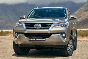 Toyota Fortuner 2018 bất ngờ tăng giá.