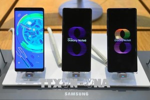 Điện thoại Galaxy Note 8 của Samsung được bày bán tại Seoul, Hàn Quốc.