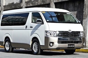 Mẫu xe Hiace nhập khẩu Thái Lan được giảm tới 210 triệu đồng.