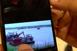 Video khai thác cát trái phép tại huyện Phúc Thọ được Chủ tịch Hà Nội chia sẻ với phóng viên. Ảnh: TP.