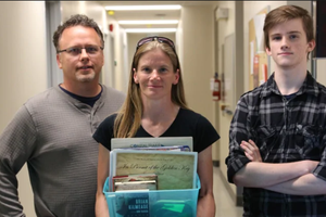 Gia đình nhà Bombardier cùng tất cả manh mối để tìm kho báu trị giá 230 triệu đồng suốt 6 năm. (Nguồn: CBC).