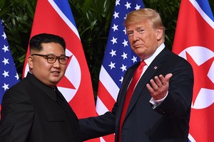Tổng thống Mỹ Donald Trump và nhà lãnh đạo Triều Tiên Kim Jong-un (Ảnh: Reuters).