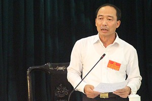 Giám đốc Sở Công thương Thanh Hoá - Lê Tiến Lam trả lời chất vấn HĐND. Ảnh: Lê Hoàng.