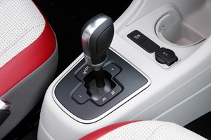 Hộp số sàn tự động còn có các tên gọi khác như ASG, Tiptronic trên các dòng xe tại châu Âu.