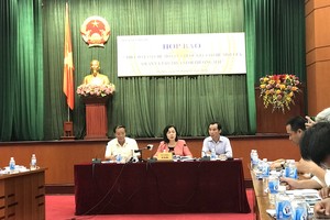 Thứ trưởng Bộ Tài chính Vũ Thị Mai chủ trì Hội nghị. Ảnh: VGP/Huy Thắng.