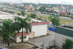 Lô đất dự kiến xây dựng bến xe nằm sát vành đai 3. Ảnh: Anh Duy.