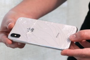 Chi phí sửa chữa iPhone X khi gặp trục trặc tốn kém hơn nhiều các mẫu iPhone đời trước.