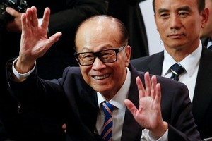 Lý Gia Thành được coi là biểu tượng của nền kinh tế Hong Kong về sự vươn lên làm giàu từ hai bàn tay trắng. Ảnh: Reuters.
