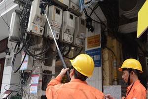 Hà Nội bắt tay vào việc xử lý hàng loạt cơ sở cho thuê phòng trọ tăng giá điện vô tội vạ với người thuê trọ (Ảnh minh họa).