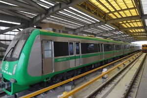 Đoàn tàu Cát Linh - Hà Đông chuẩn bị chạy thử trên toàn tuyến. Ảnh: Ngọc Thành.