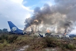 Hiện trường vụ rơi máy bay tại bang Durango, Mexico. Ảnh: Milenio.