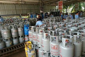 Giá gas tháng 8 tăng 11.000 đồng/bình 12 kg.