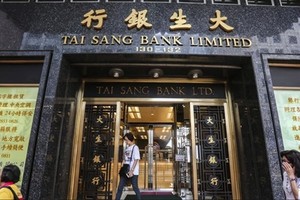 Bên ngoài chi nhánh duy nhất của Tai Sang Bank. Ảnh: SCMP.