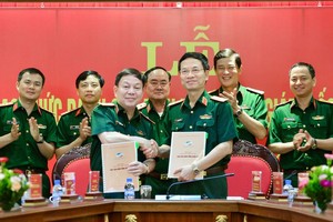 Lễ bàn giao chức danh Chủ tịch kiêm Tổng giám đốc Tập đoàn Viettel.