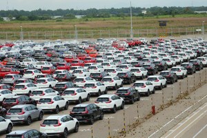 Trong khi các dòng xe dưới 10 chỗ ồ ạt vào Việt Nam thì sau rất nhiều tuần đã qua, phân khúc xe trên 9 chỗ giờ mới có thêm một chiếc từ Trung Quốc làm thủ tục nhập khẩu.