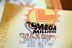 Mỗi trong số 11 nhân viên của ngân hàng Wells Fargo sẽ mang về nhà hơn 29 triệu USD trước thuế. (Nguồn: yahoo).