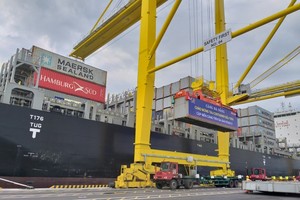 Tàu CALIFORNIA TRADER, quốc tịch MALTA có sức chứa 2.782 TEUs, trọng tải 37.000 DWT, dài 186m chở theo gần 600 TEUs là con tàu đầu tiên cập cảng Tiên Sa mở rộng Giai đoạn 2.