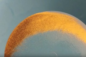 Số vàng mà cặp đôi này khai thác được trong một buổi chiều tại bãi biển. (Nguồn: Boing Boing).