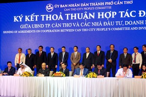Lãnh đạo Vietjet ký kết thỏa thuận đầu tư vào thành phố Cần Thơ.
