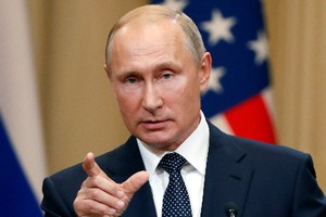 Tổng thống Nga Putin ngày 16/7 họp báo ở Phần Lan. Ảnh: Reuters.