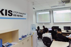 Ồ ạt tăng vốn: Công ty chứng khoán ngoại chuẩn bị “lấn sàn”