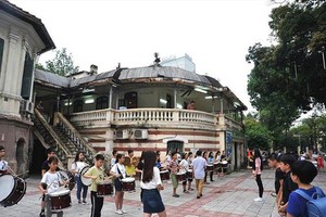 Toà nhà kiến trúc Pháp trong cung Thiếu nhi bị đề nghị thu hồi. Ảnh: Tiền Phong.