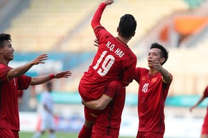 Cầu thủ Olympic Việt Nam ăn mừng bàn thắng ở trận ra quân ASIAD 2018. Ảnh: Đức Đồng.