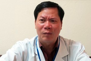 Ông Trương Quý Dương khi đương chức Giám đốc bệnh viện. Ảnh: Nam Phương.