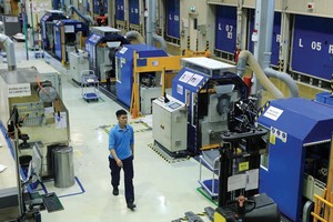 Cần đặt trọng tâm đánh giá Chiến lược Phát triển kinh tế - xã hội 10 năm 2011 - 2020 vào việc thực hiện mục tiêu phát triển kinh tế, đặc biệt là về khía cạnh chất lượng tăng trưởng. Trong ảnh: Nhà máy của ABB Việt Nam. Ảnh: Đức Thanh