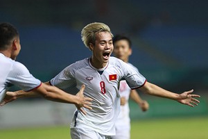 Văn Toàn mừng bàn thắng mở tỷ số cho Việt Nam. Ảnh: Đức Đồng. 