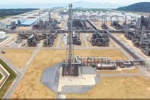 Đi vào hoạt động từ tháng 6, Lọc hóa dầu Nghi Sơn đã ngay lập tức đẩy chỉ số sản xuất công nghiệp ngành dầu mỏ tăng vọt. Ảnh: Đức Đồng