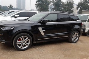 Một chiếc xế hộp Trung Quốc nhái thương hiệu xe hạng sang bán tại Việt Nam..