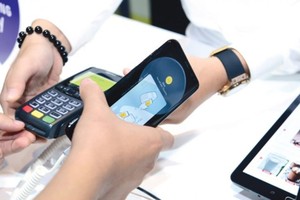 Siết quản lý hoạt động thanh toán qua POS, ví điện tử