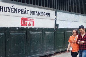 Hai mặt của việc hợp tác với “ông lớn” 
