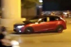 Tài xế Tuấn lái xe gây náo loạn trên đường Cầu Diễn. Ảnh cắt từ Video.