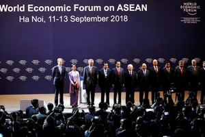 Các nhà lãnh đạo dự Diễn đàn Kinh tế Thế giới về ASEAN tại Hà Nội (Ảnh: Reuters)