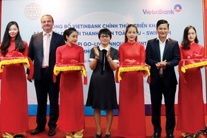 Lễ ra mắt dự án “Sáng kiến đổi mới thanh toán toàn cầu - SWIFT GPI”.