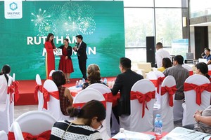 Bất động sản lại vào mùa tặng nhà, tặng xe...