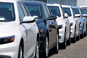 Có những mẫu xe khách phải chờ qua Tết âm lịch 2019 mới được nhận.