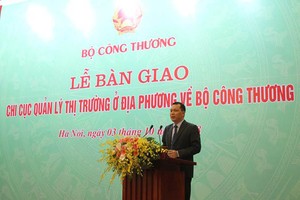 Sáng 3/10, tại Hà Nội đã diễn ra lễ bàn giao 28 Chi Cục Quản lý thị trường về Bộ Công Thương. (Ảnh: moit.gov.vn).